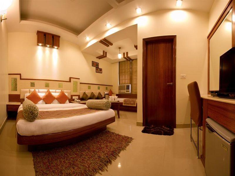 Hotel Aster Inn New Delhi Exteriör bild
