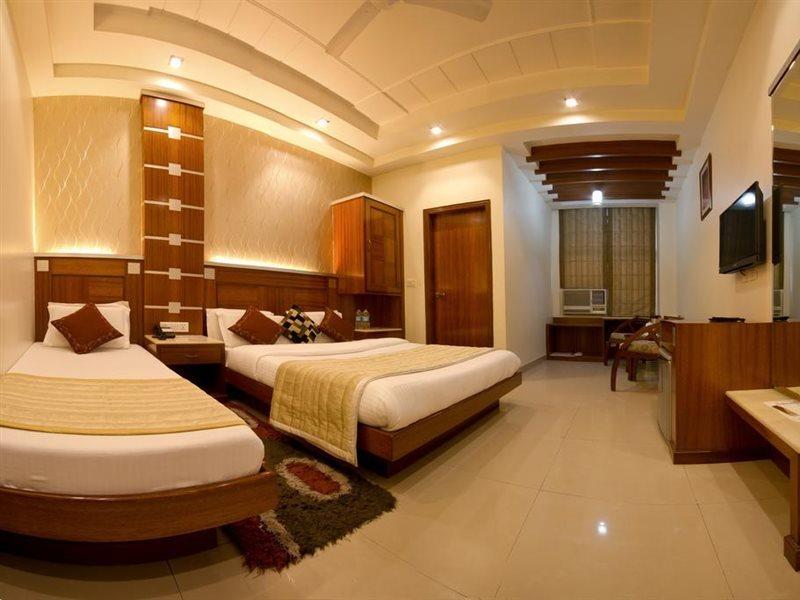 Hotel Aster Inn New Delhi Exteriör bild