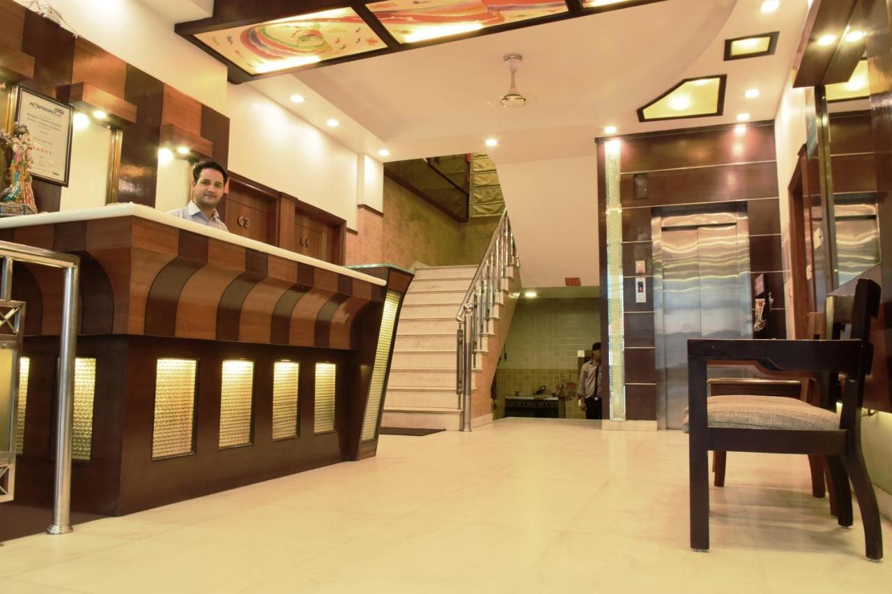 Hotel Aster Inn New Delhi Exteriör bild