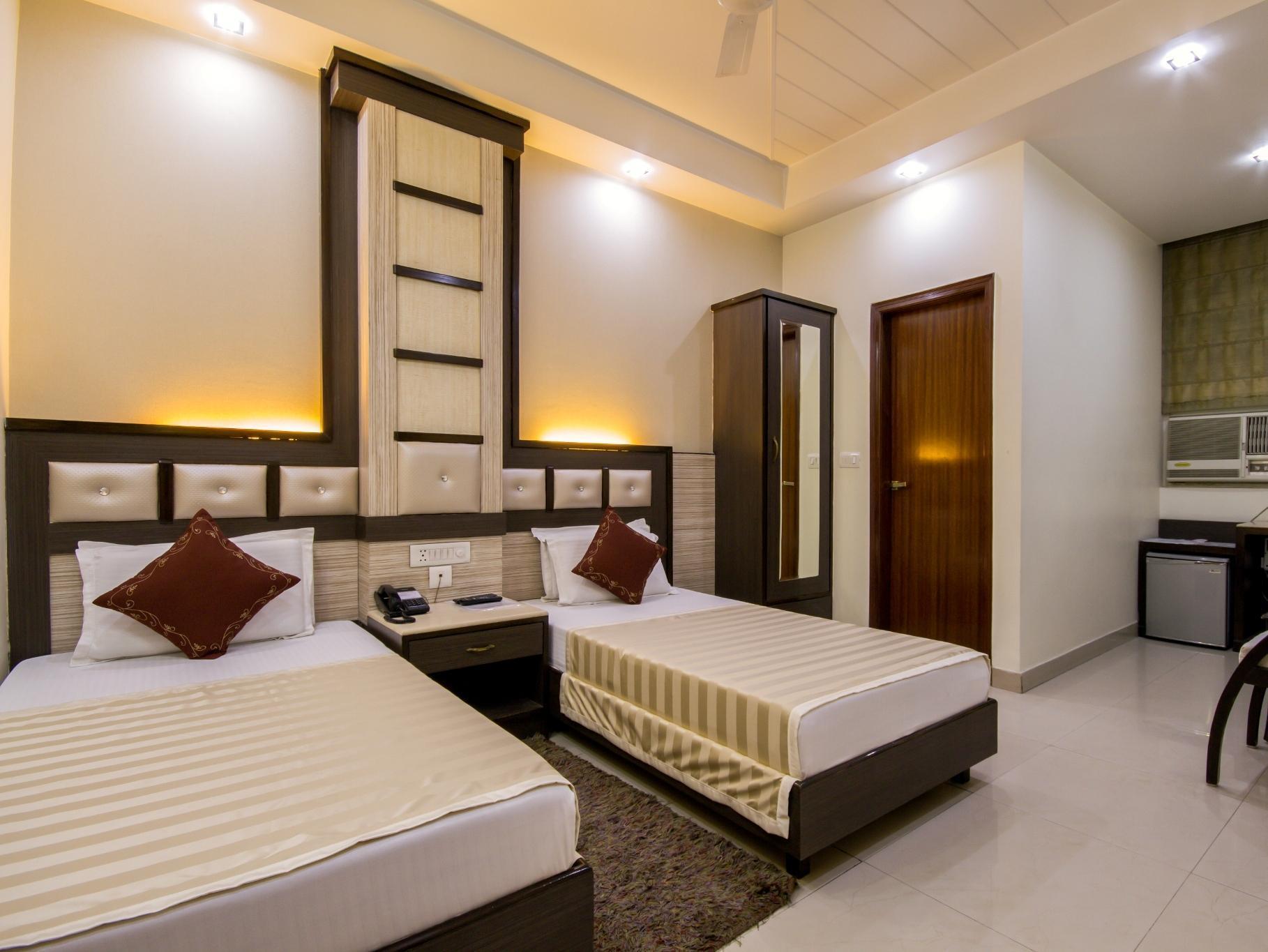 Hotel Aster Inn New Delhi Exteriör bild