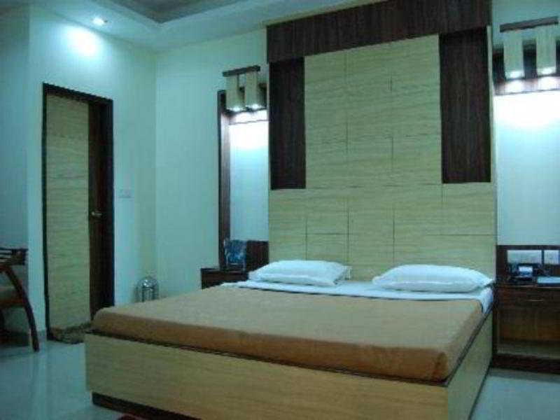 Hotel Aster Inn New Delhi Exteriör bild