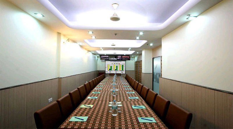 Hotel Aster Inn New Delhi Exteriör bild
