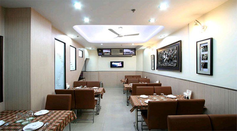 Hotel Aster Inn New Delhi Exteriör bild