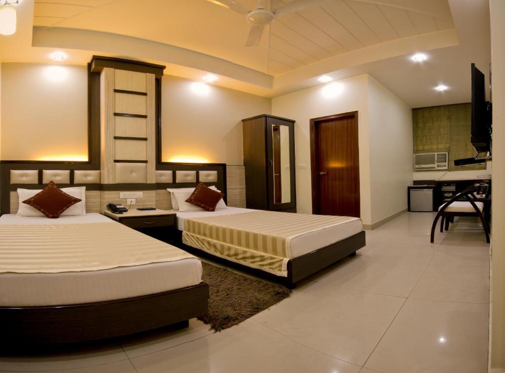 Hotel Aster Inn New Delhi Exteriör bild