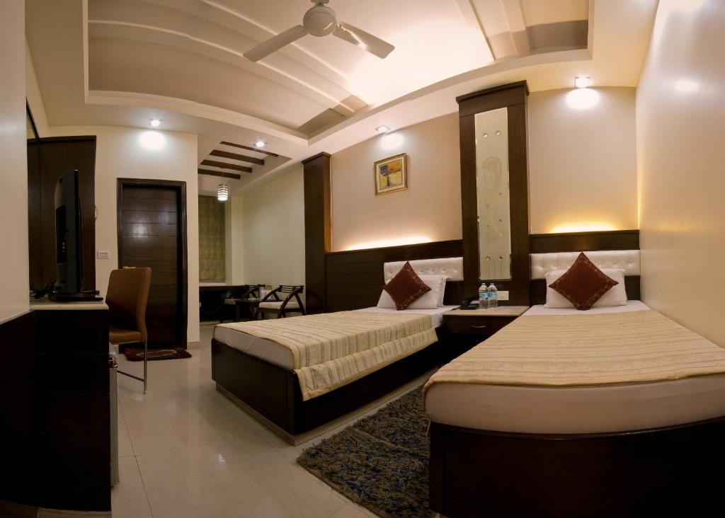 Hotel Aster Inn New Delhi Exteriör bild