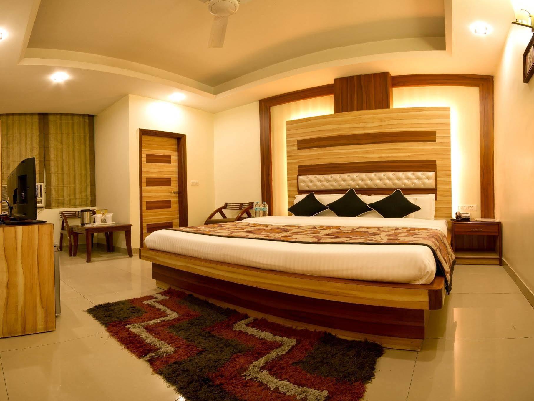 Hotel Aster Inn New Delhi Exteriör bild