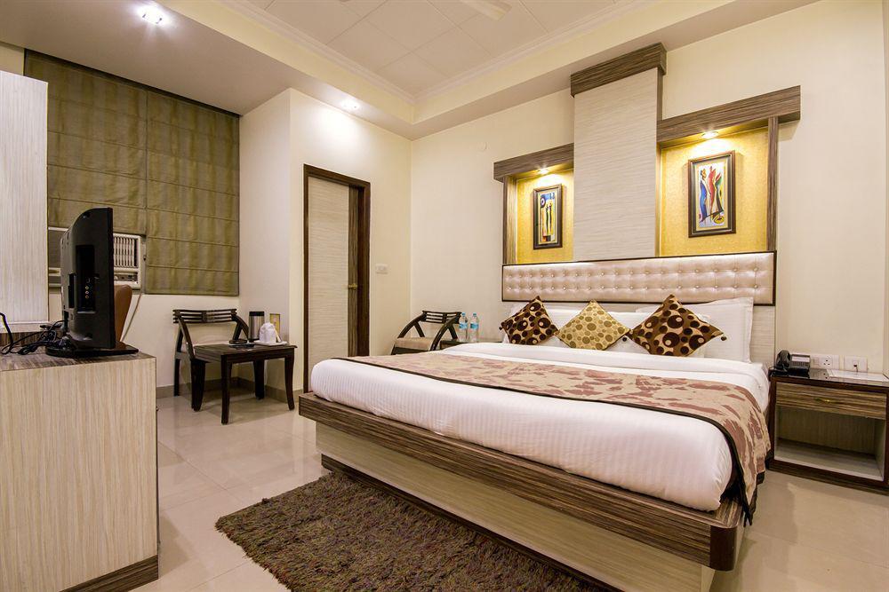 Hotel Aster Inn New Delhi Exteriör bild