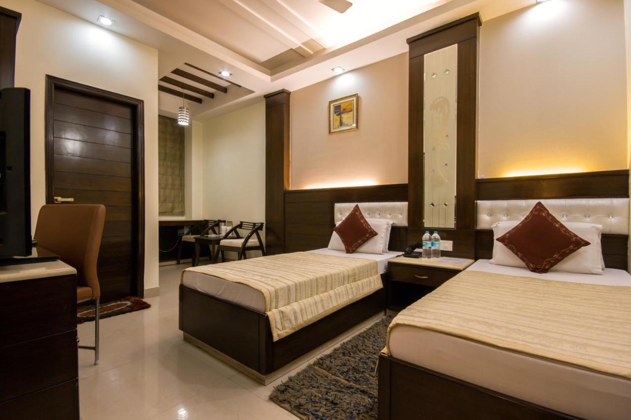 Hotel Aster Inn New Delhi Exteriör bild